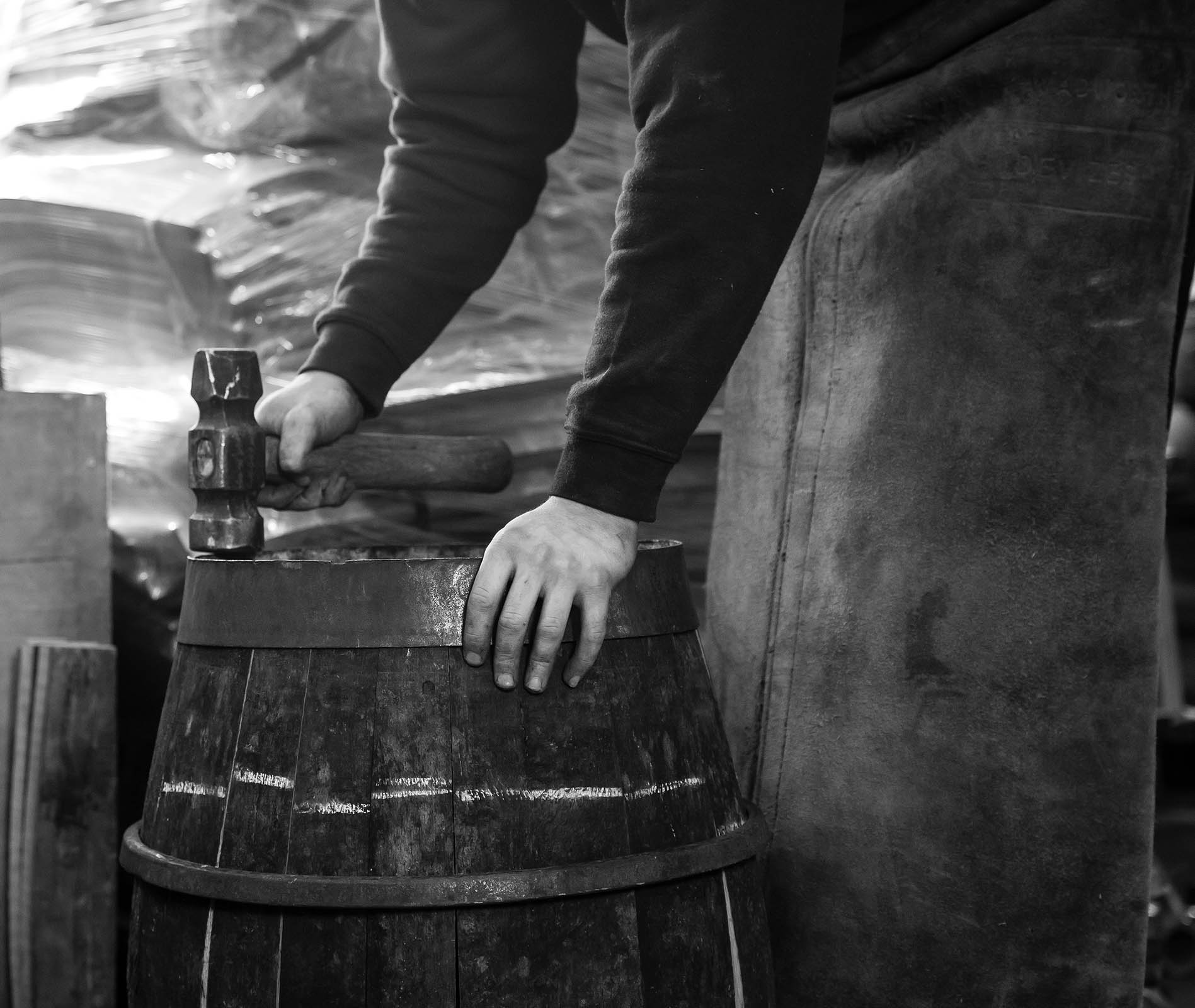 commercial editorial reportage lifestyle barrel making black and white Part 03 0233